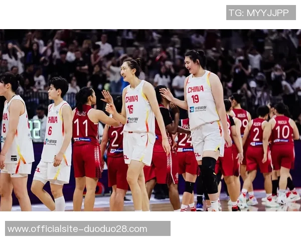 亚特兰大梦与康涅的激烈对决展现女篮实力与团队默契